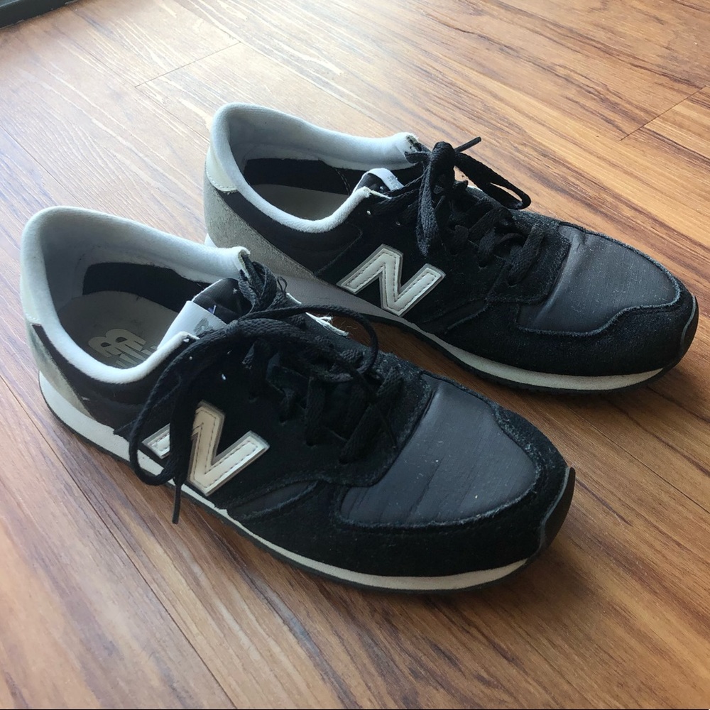 New Balance 420 Women’s black vintage sneakers